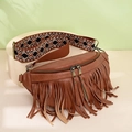Borsa a tracolla marrone retrò in ecopelle con frange boho e ampia tracolla jacquard - Marrone