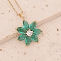 Elegante collana dorata con ciondolo a fiore verde smeraldo e zircone cubico scintillante - Collana con Design a Fiore Verde (2#)