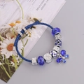 Bracciale in pelle intrecciata blu con perline di cristallo e ciondolo a farfalla - Blu scuro