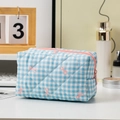 Trousse de maquillage matelassée à carreaux bleu clair avec motifs de nœuds roses - Carreaux Nœud Bleu