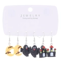 Leuke Halloween oorbellen set met maan, spook en kasteel hangers voor themafeest decoratie - Hars Geest Stijl (11408)