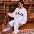 Completo tuta grigio chiaro con felpa e pantaloni abbinati a borsa tote marrone - S / Grigio