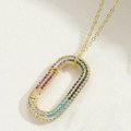 Dettaglio della collana placcata oro 14K con ciondolo a cuore a moschettone in zirconi colorati - Ovale in Zircone Colorato