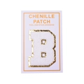 Detail der Chenille-Buchstabe B Patch mit goldenem Glitzerrand und selbstklebender Rückseite - Buchstabe B / Weiß