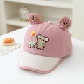 Ricamo dettagliato di un orso su un cappellino da neonato in cotone rosa morbido - 50cm (1-3 anni) / Rosa