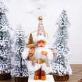 Détail du Père Noël en peluche avec paillettes dorées tenant un petit sapin de Noël - Style Pailleté Rose 5 Pouces