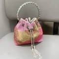 Detail der mehrfarbigen Strass-Beuteltasche mit Metallgriff und Quasten-Kordelzug - Patchwork Rosa Gold Champagner