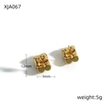 Macro view of 18k gold geometric earrings with size 12mm x 9mm and weight details - Rectangular Bow Style (XJA067) / 18K Gold / Gold