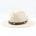 Detalle de sombrero de paja beige con banda de cuero marrón y tachuelas turquesas - M (56-58cm) / Beige