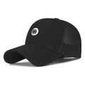 Ademende zwarte mesh trucker pet met wit geborduurd logo voor zonbescherming in de zomer - Zwart