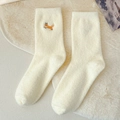 Chaussettes d'hiver pelucheuses blanc cassé avec broderie renard rouge aux poignets - Renard