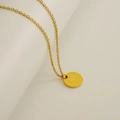Collier chaîne en O en acier inoxydable doré avec pendentif rond gravé de la lettre Y - Lettre Y (Chaîne Incluse)