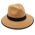 Détail du chapeau fedora en laine beige avec ruban noir et bordure de bord cousue - Camel (Bord Noir + Nœud Noir)