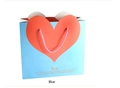 Bolsa de regalo azul de papel con corazón rojo y asas de cuerda rosa para bodas - Mediano / Azul