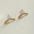 Boucles d'oreilles dorées avec zircon poire et accents courbés scintillants - Or Zircone Blanc (KDE1588)