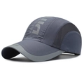 Cappellino sportivo grigio scuro ad asciugatura rapida con mesh traspirante e logo dim - Regolabile / grigio scuro