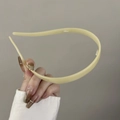 Nonslip creamy yellow acetate headband with fine inner teeth for women's hair styling - Apricot