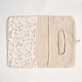 Dettaglio dell'organizer per culla in cotone floreale con apertura per fazzoletti - Fiore Rosa + Tinta Unita