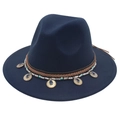 Dettaglio cappello fedora blu navy con fascia intrecciata boho e ciondoli di turchese - Blu navy