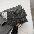 Borsa a tracolla classica in tweed bianco e nero con frange e catena dorata - Nero