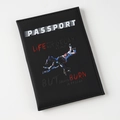 Schwarze Passport-Hülle aus PU-Leder mit UV-Druck-Inspirationssprüchen auf Weiß - Schwarz