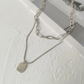 Collana doppia a strati in argento con catena a graffetta e ciondolo con incisione - 45-Collana a Doppio Strato con Targhetta a Catena Argentata