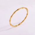 Bracelet jonc élégant minimaliste en acier inoxydable doré au design bambou pour femme - Style Bambou / Or