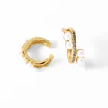 Vergulde C-vormige ear cuffs met witte parels en sprankelende zirkonia accenten - Stijl C-Zirkonia Parel Rij Inleg