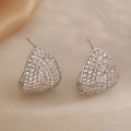 Boucles d'oreilles C plaquées or 18 carats avec triangles en zircons blancs paves - Argenté