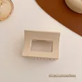 Elegante pinza per capelli quadrata opaca color crema da 6,2 cm con design minimal - Bianco Latte Quadrato