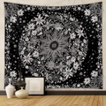Dettaglio di arazzo bohémien bianco e nero con motivi di girasoli e viti decorative - 73X95CM / Mandala Girasole B&N Tessuto Spazzolato