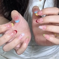 Farbenfrohe French-Nagelspitzen zum Aufkleben mit verspielten Polka-Dots auf kurzen Nägeln - Größe S Bogen-Stil / Helle Augen (BS2150)