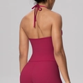 Détail du soutien-gorge de sport dos nu à lacet et du legging taille haute rouge foncé - S / Haut (7127) / Carmin