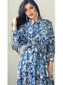 Lange jurk met blauw-witte porseleinprint, lange mouwen en bijpassende tailleriem - S / Blauwe Print