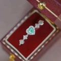 Exquisite silver ring with heart-shaped green emerald stone and pavé diamonds in red box - US 7 / White Gold