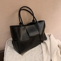 Modische schwarze geflochtene Tragetasche mit großem Fassungsvermögen, schlichte Handtasche - Schwarz