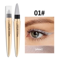 Macro detail van zilveren eyeliner potlood en swatch applicatie op ooglid van model - 01# Zilver
