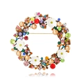 Spilla a corona con strass colorati, perle e fiori su base in oro antico lucido - Multicolore (YNCP04358)
