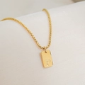 Collier avec pendentif carré en acier inoxydable plaqué or 18 carats avec lettre P gravée - Lettre P
