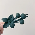 Pince à cheveux fleur vert foncé mat avec petits strass et détails de baies - Fleur en Strass / Vert