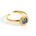 Verstellbarer 18k vergoldeter Ring mit ovalem blauem Edelstein und weißem Zirkonia-Halo - Blauer Zirkonia