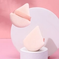 Juego de dos borlas de maquillaje triangulares rosas suaves con cinta para aplicar polvos - Embalaje en Bolsa OPP / Color Piel