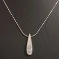 Silberne Tropfenhalskette mit Zirkonia-Stein und Schlangenkette, eleganter Anhänger - Halskette / Silber