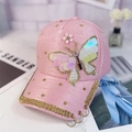 Casquette de baseball rose avec papillon à paillettes, perles et bordure en strass chic - Réglable / Style de Tissu Papillon Rose Foncé avec Anneaux