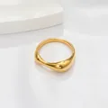 Anillo aerodinámico irregular en acabado dorado de 18k con diseño orgánico minimalista - US 6 / Estilo dorado irregular ondulado (SQ-R042101GB)