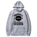 Hellgrauer Kapuzenpulli mit American-Football-Aufdruck und sportlichem Text - S / Oberteile / Grau