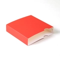 Custodia minimalista per scatola regalo in carta rossa con intaglio su sfondo bianco - Rosso Cinese Solido (manica Singola); 11*11*2cm