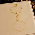 Bracelet bague soleil et lune en or avec zircons sur présentoir en satin champagne - Style Céleste Soleil Lune Étoile (B2009) / Doré