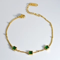 Elegante bracciale a catena dorata con tre pietre di zircone verde di forma quadrata - Pietra Quadrata Verde/Catena Dorata