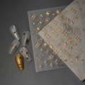 Autocollants à ongles dorés avec motifs de cœur et d'étoile sur fond de marbre - Style Géométrique Étoile Cœur en Relief 5D (CO-123)